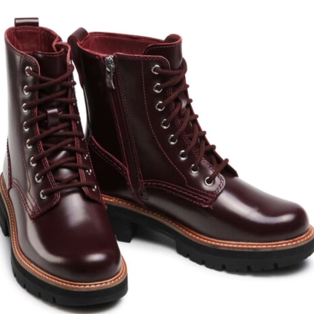 Clarks Orianna Hi Merlot Leather Boots SZ 6M